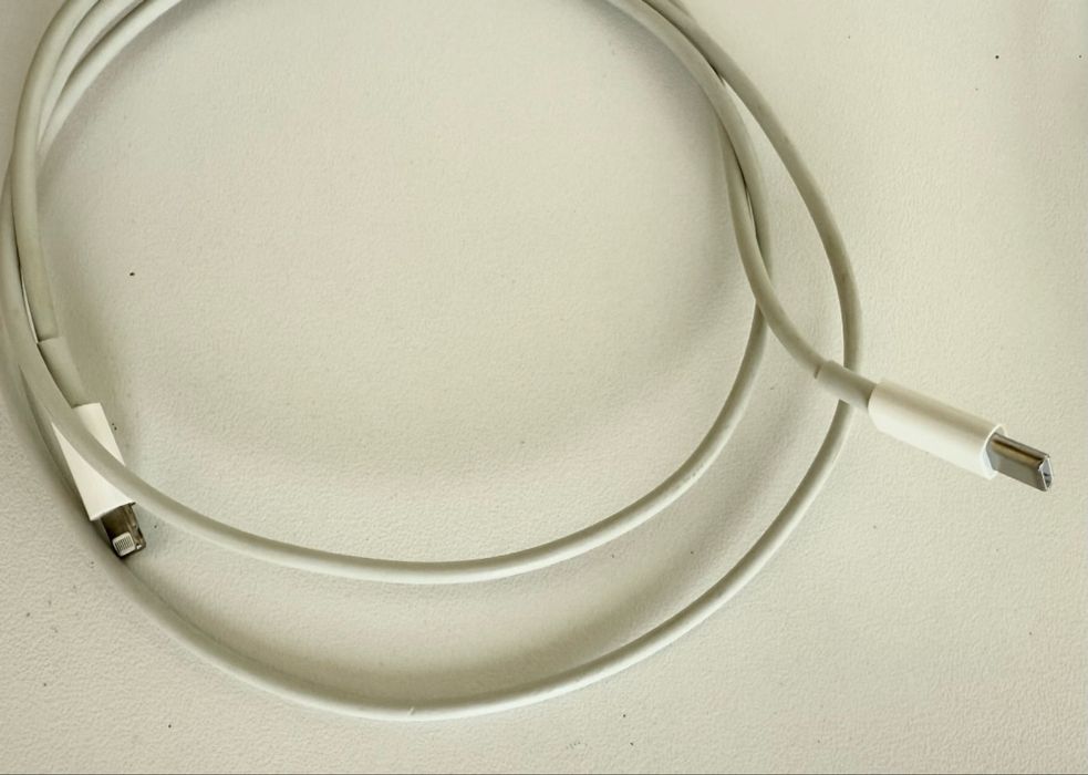 Кабел за зарежда Apple usb C към Lightning