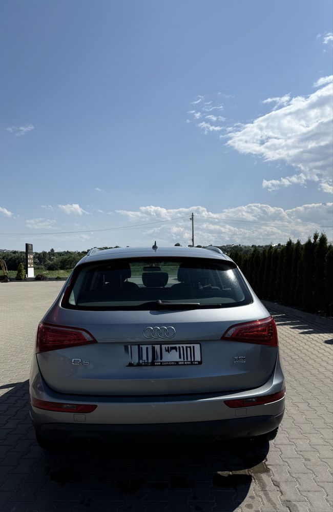 Vand Audi Q5 2011