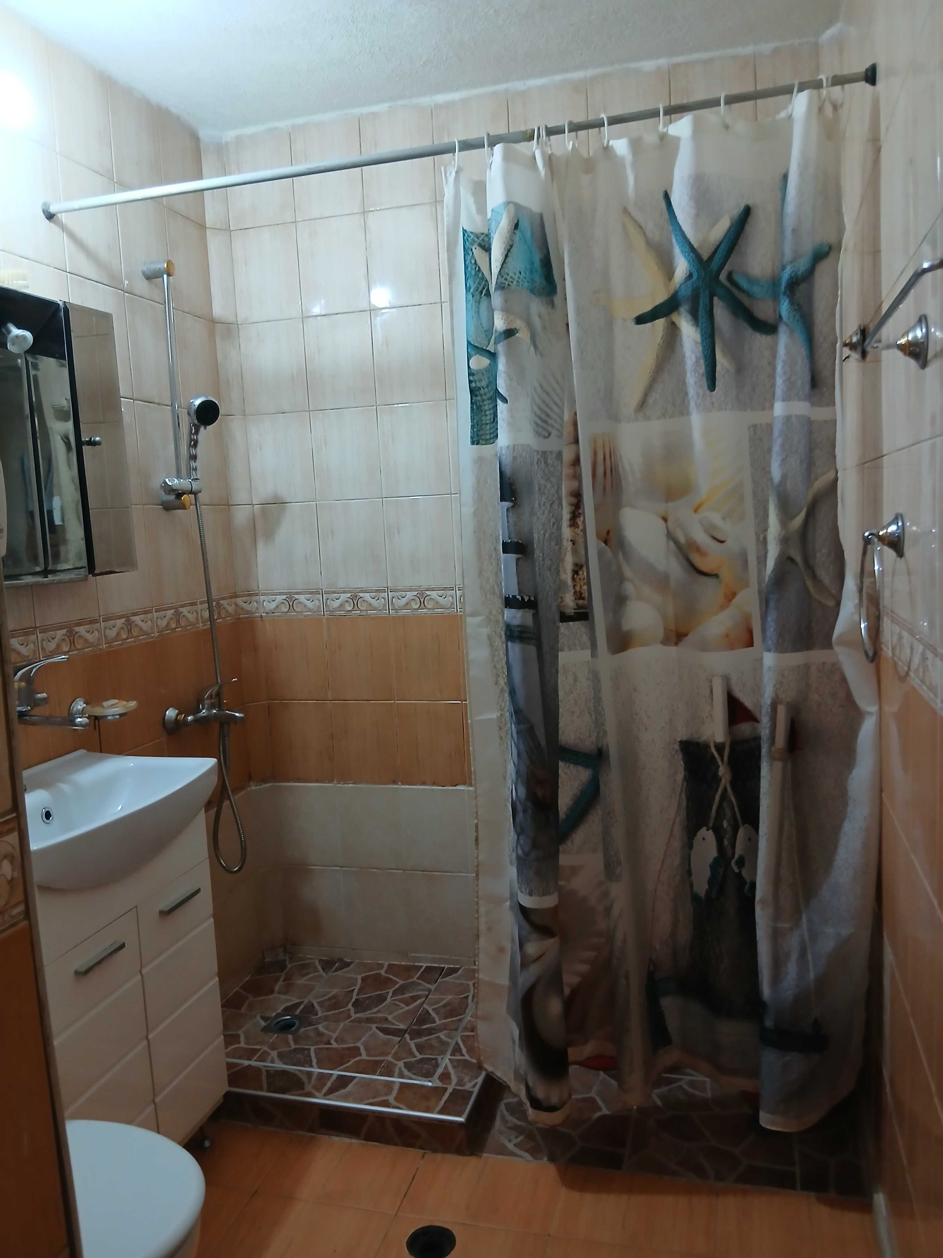 Продавам двустаен апартамент гр.София, ж.к. "Връбница" 1