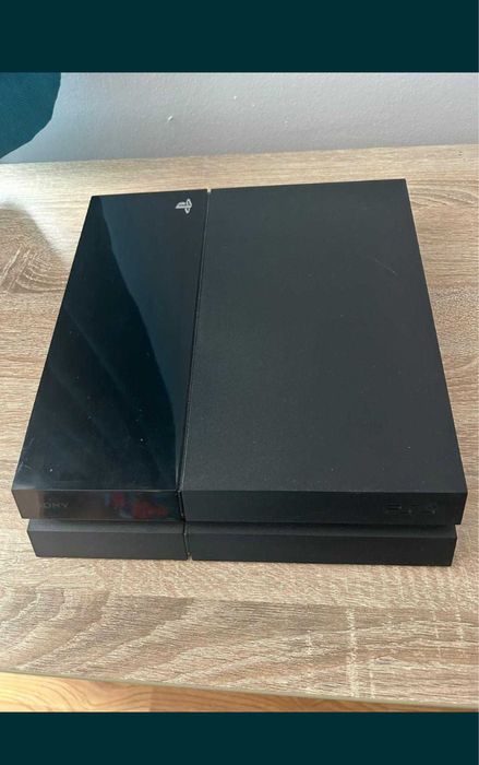 Vând PS 4 perfect funcționabil folosit doar o saptamîna