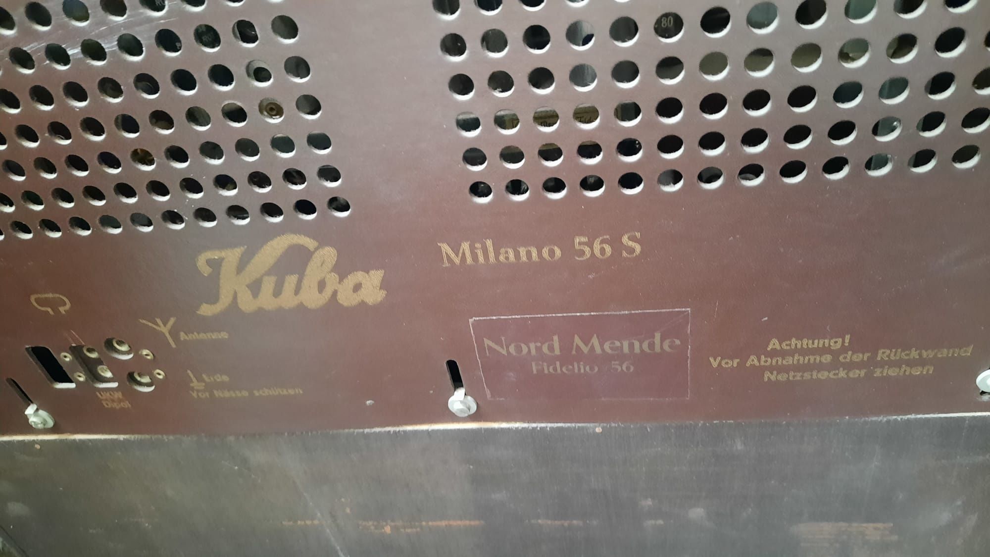 Radio vechi pe lămpi studio audio kuba Milano 56S