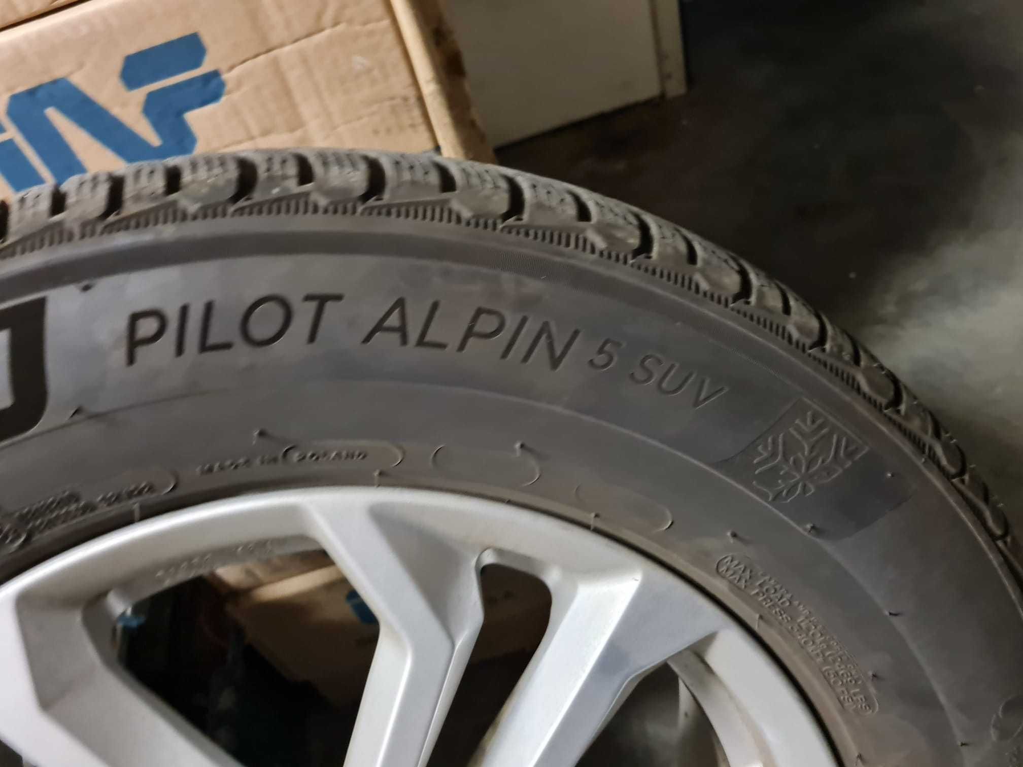 Jante aliaj DEZENT SILVER 18 cu anveloape Michelin alpin 5 255/60 R18