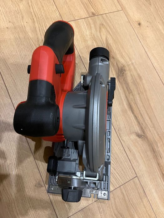 Milwaukee circular mana FUEL BRUSHLESS pe acumulator+FiletantăM12FDD2