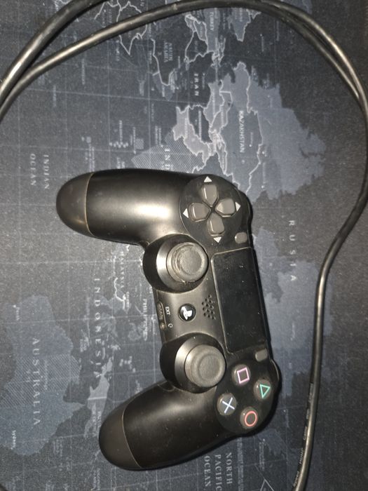 Vând ps 4 slim in stare foarte bună