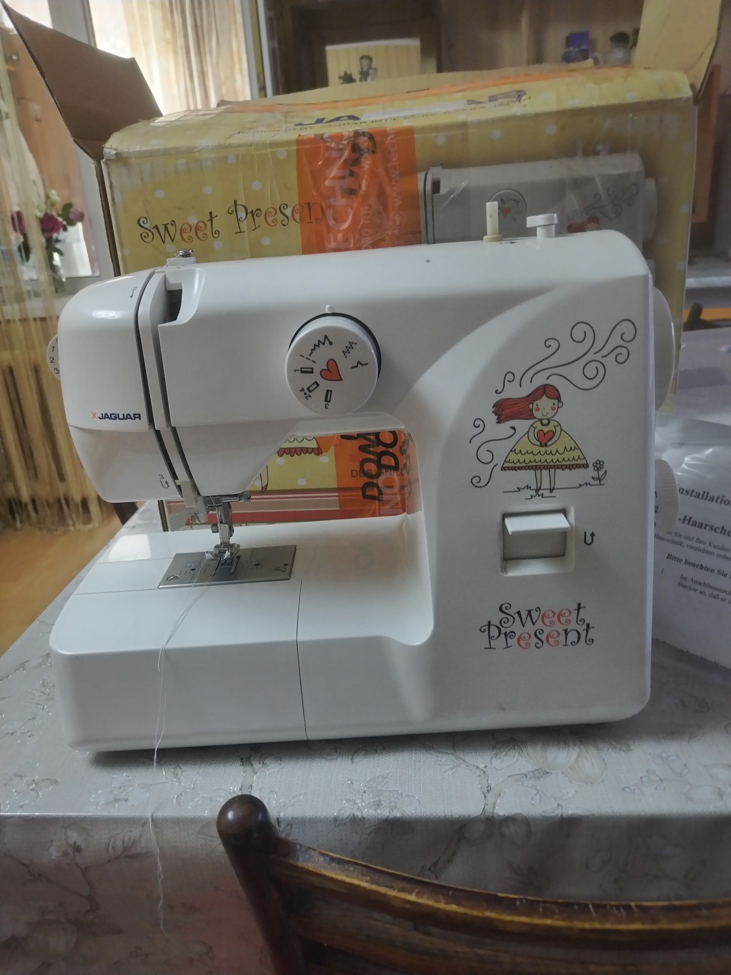 Продам швейную машинку почти не работала