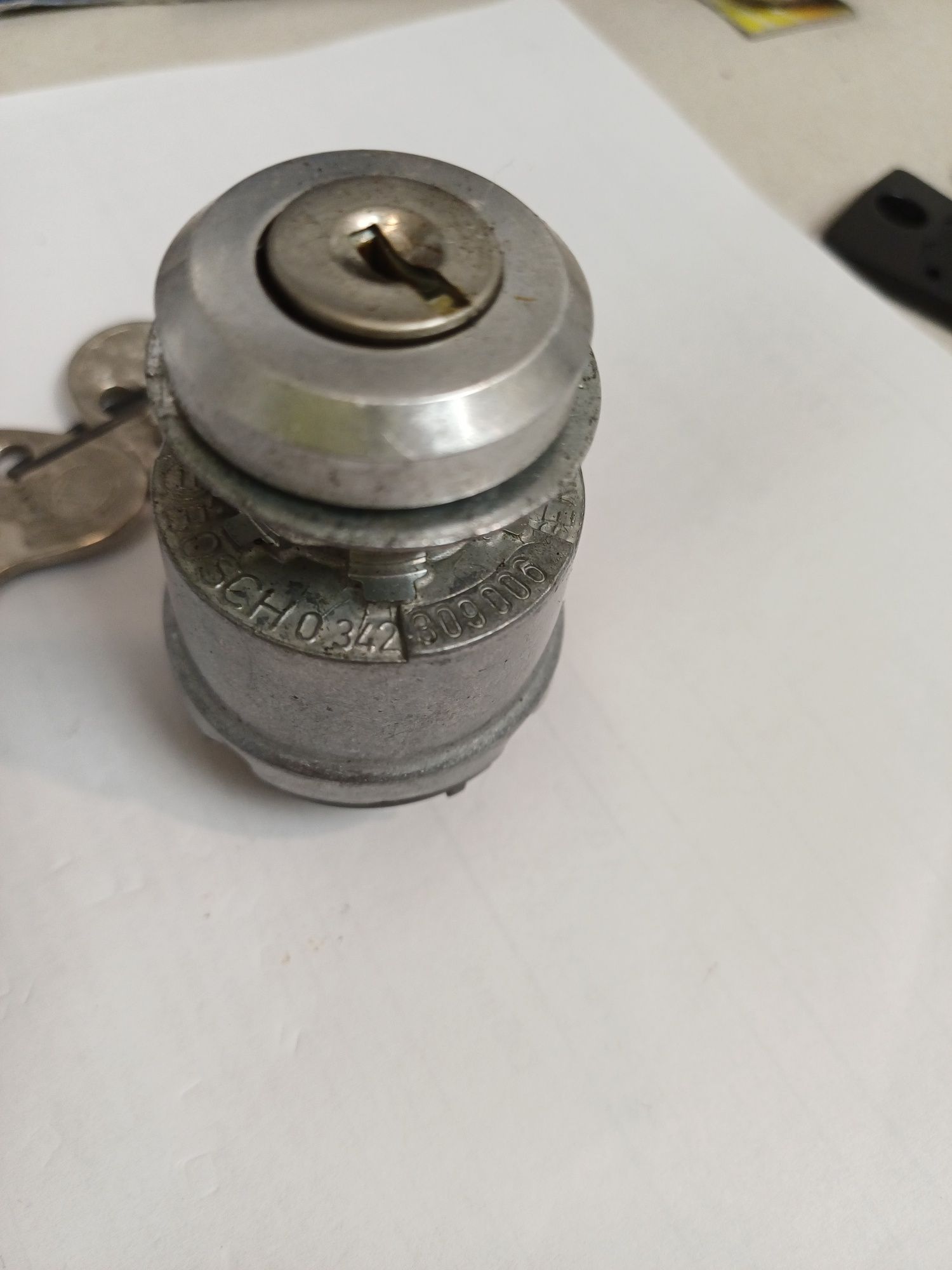 Продавам контактен ключ BOSCH