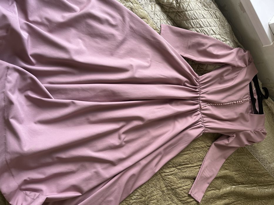 Продаю платья красивые