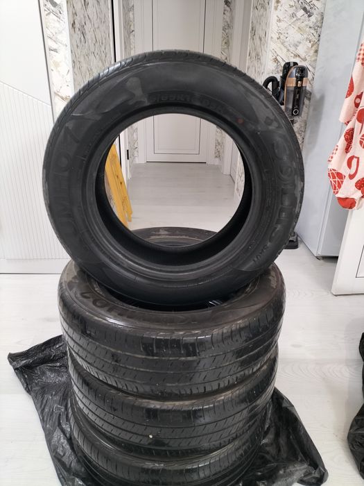 Продается шины 16-го размера.