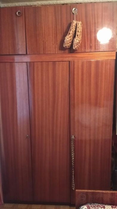 Шкаф плательный полированный