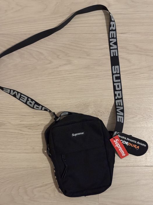 Vand boseta supreme noua neagra