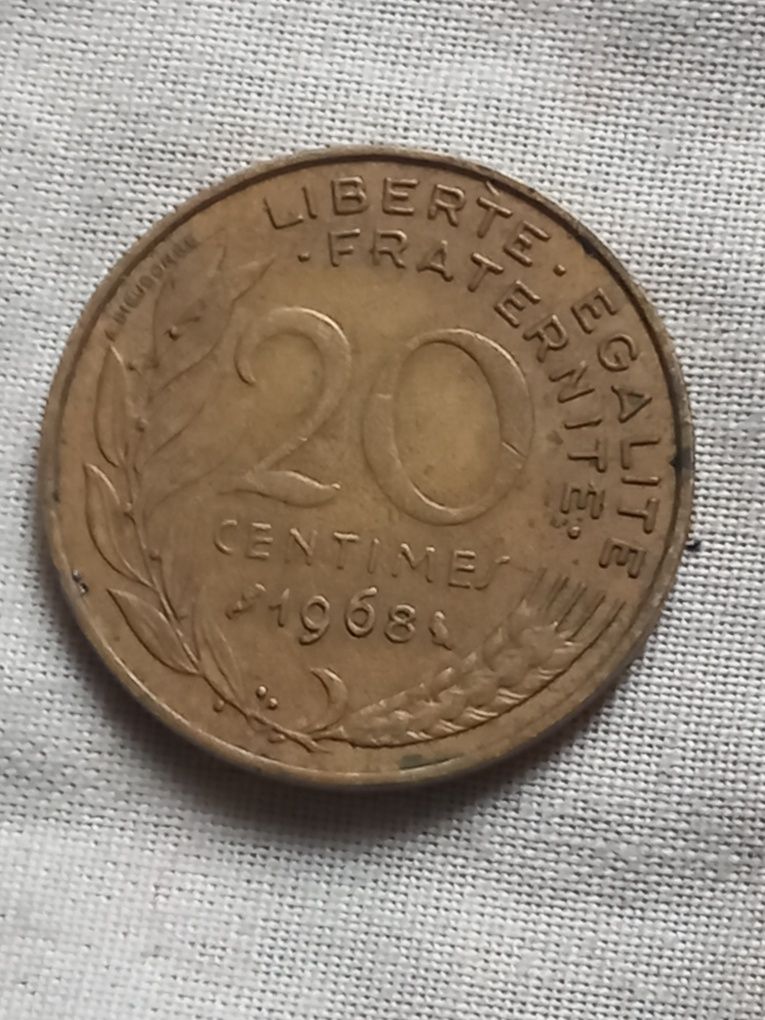 Vând moneda din imagine