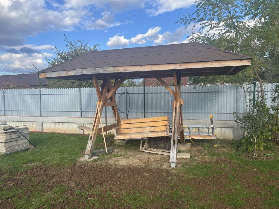 Leagăn din lemn pentru grădină – ideal pentru familie