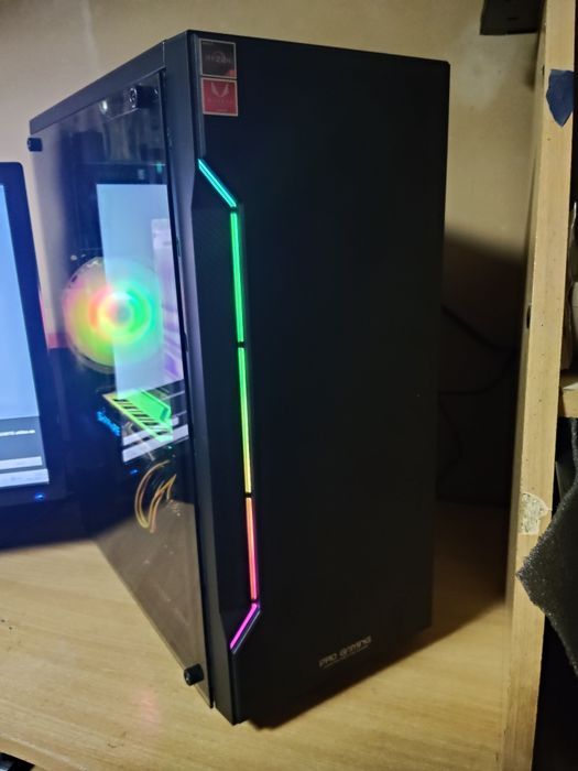 Unitate calculator +monitor led AMD ryzen 5 3400g ,16 GB RAM ssd 512 g