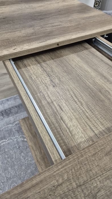 Масивна разтегателна трапезна маса