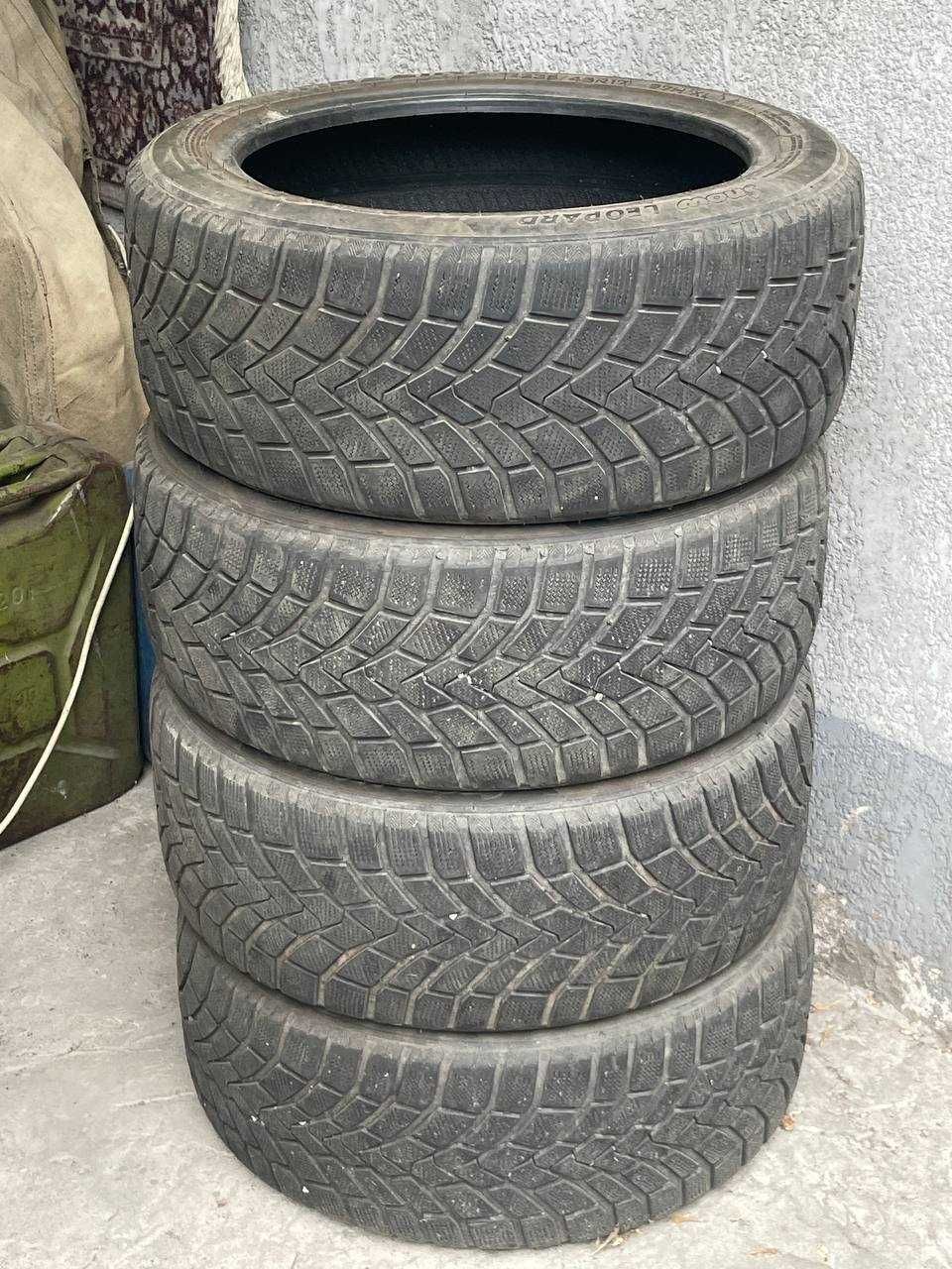 Комплект зимних шин Mazzini Snow Leopard 235/45 R17