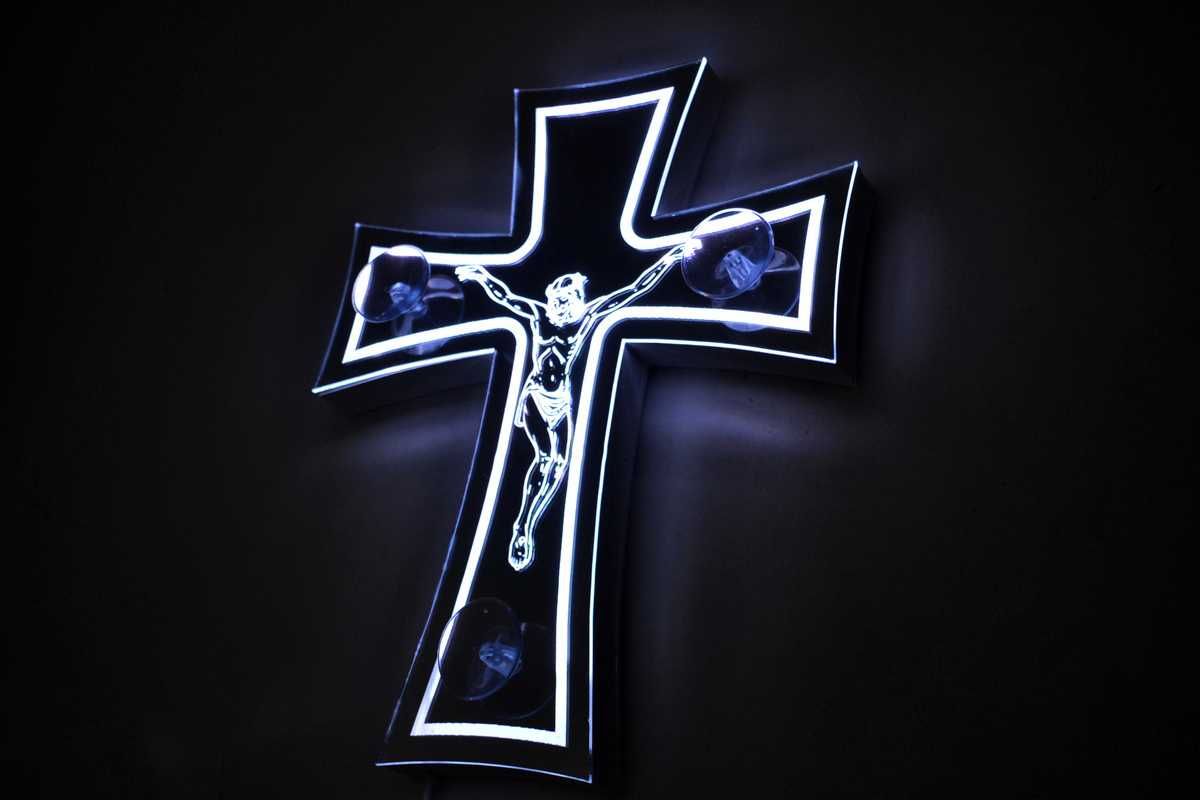 1бр. RGB ЛЕД 3D LED кръст с Исус, 24 волта