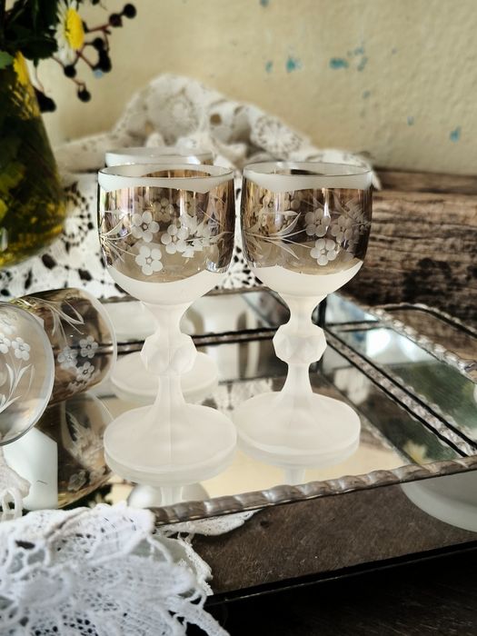 Комплекта шише с чаши