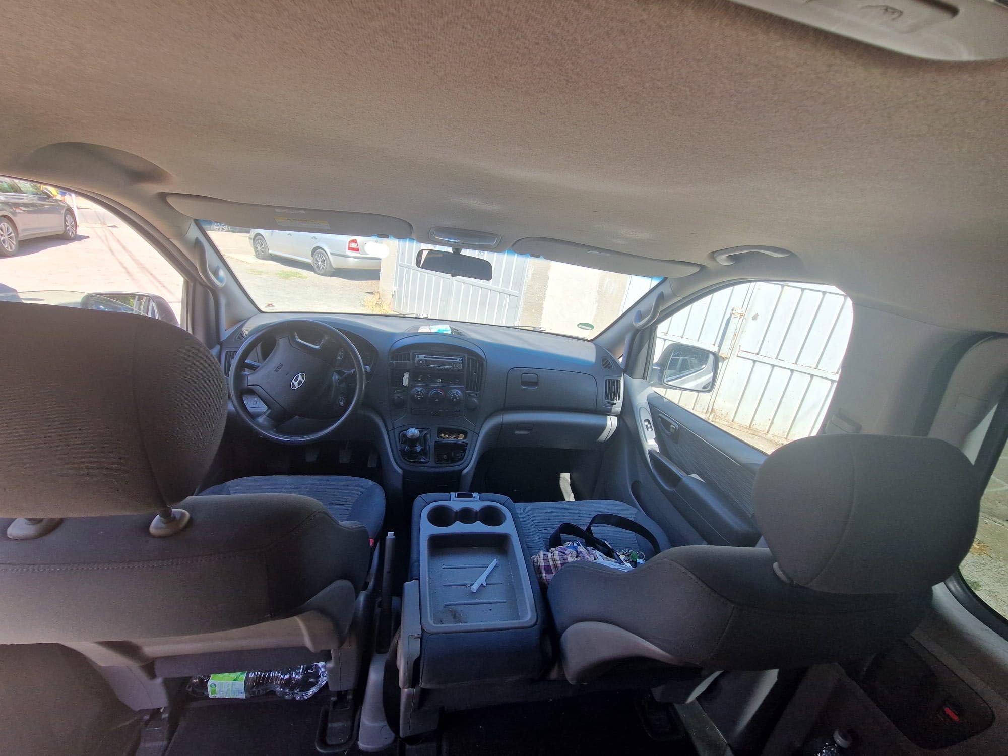 Hyundai H-1 – 6 locuri + spațiu marfă