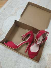 Pantofi cu toc eleganti rosii