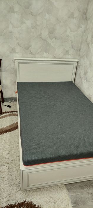 Продам кровать с матрасом