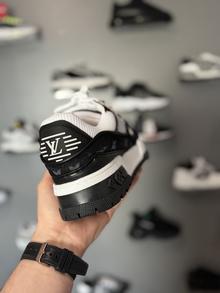Adidasi Barbati Louis Vuitton Maxi Trainer Black & White!