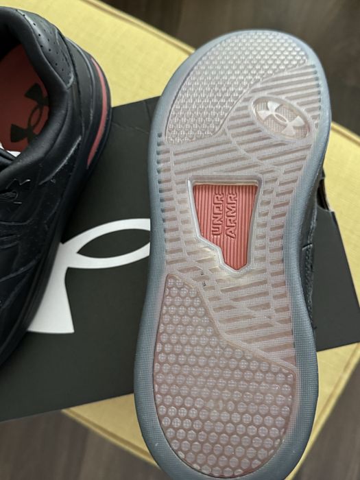 Vand adidasi Under Armour