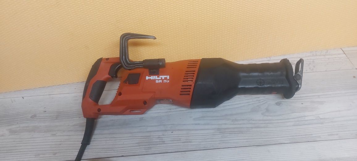 Fierăstrău sabie Hilti SR 30