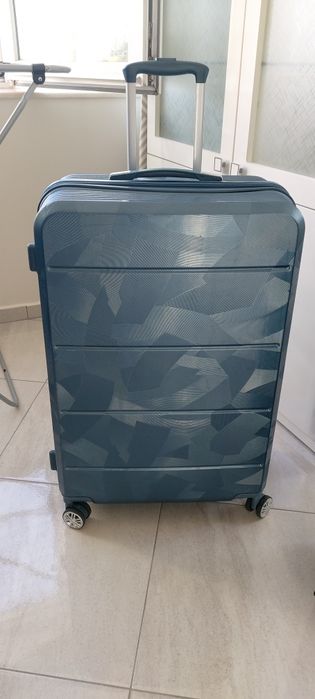 Продавам куфари 2ва броя