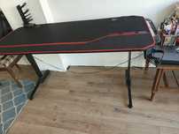 Birou gaming și scaun