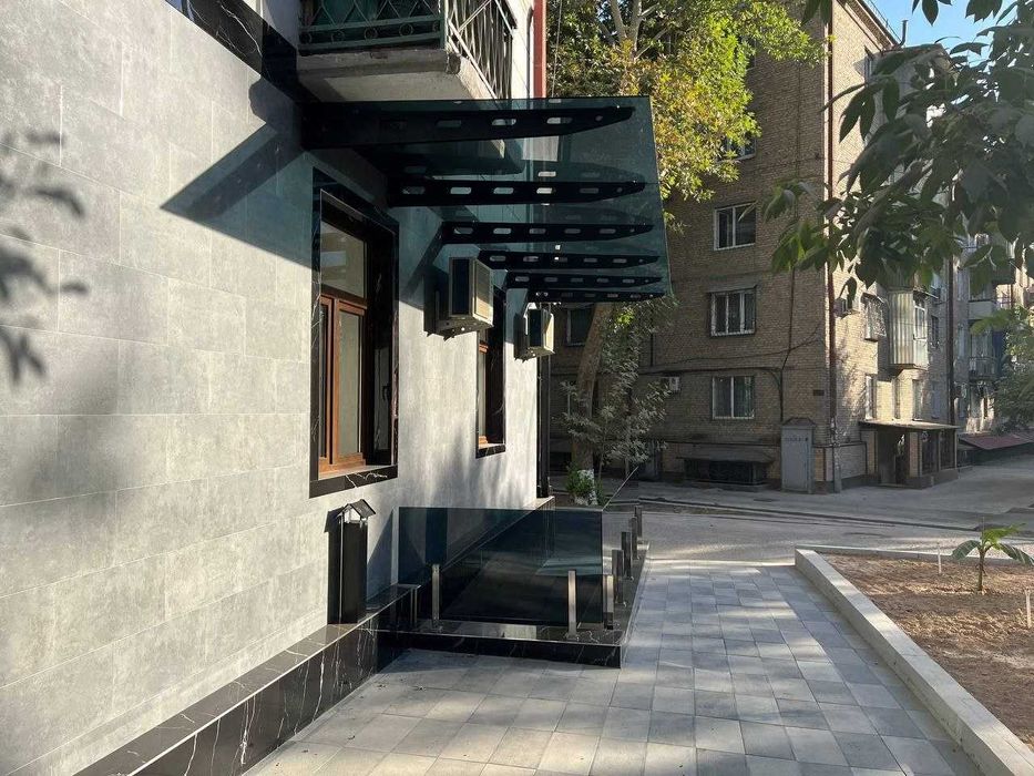 ул.Новомосковская цокольное помещение  100 м² ремонт есть 1-линия