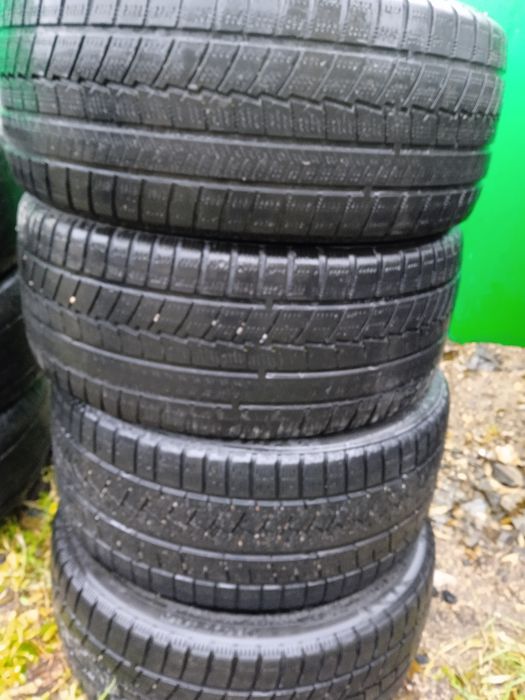 Продам резину липучка245/40/18