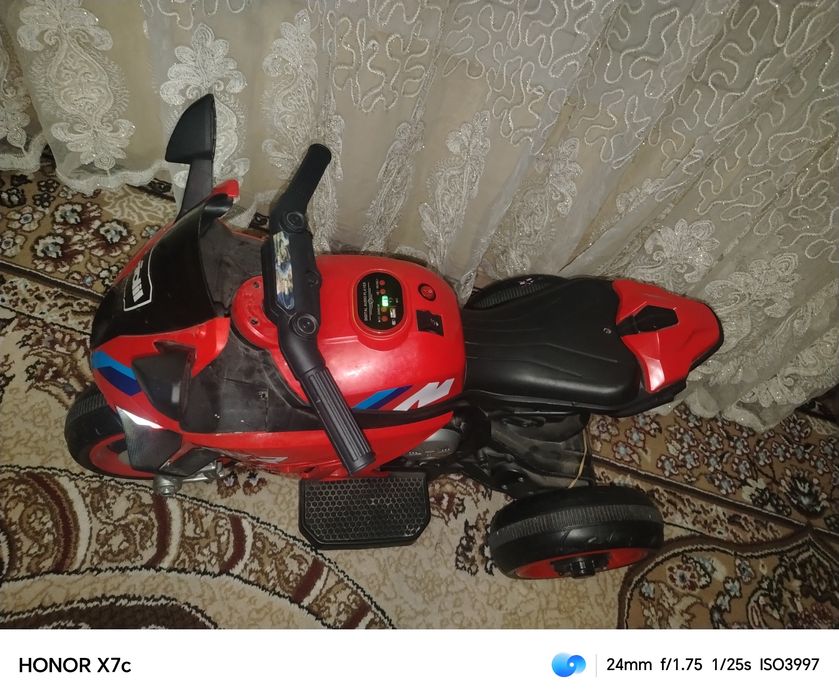 Matatsikl. 5  5.yarim yoshli bolaga to'g'ri  krladi