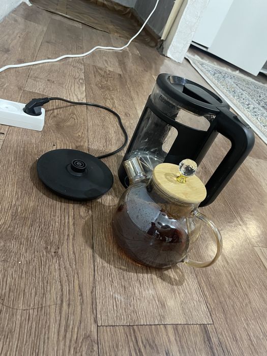 Чайник с электрическим чаем