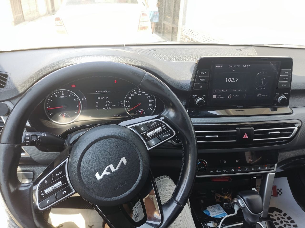 Продается автомобиль Kia Seltos Prestij. 3-позиция . Белый жемчуг