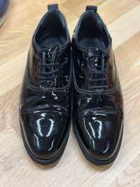 Мъжки обувки черен лак