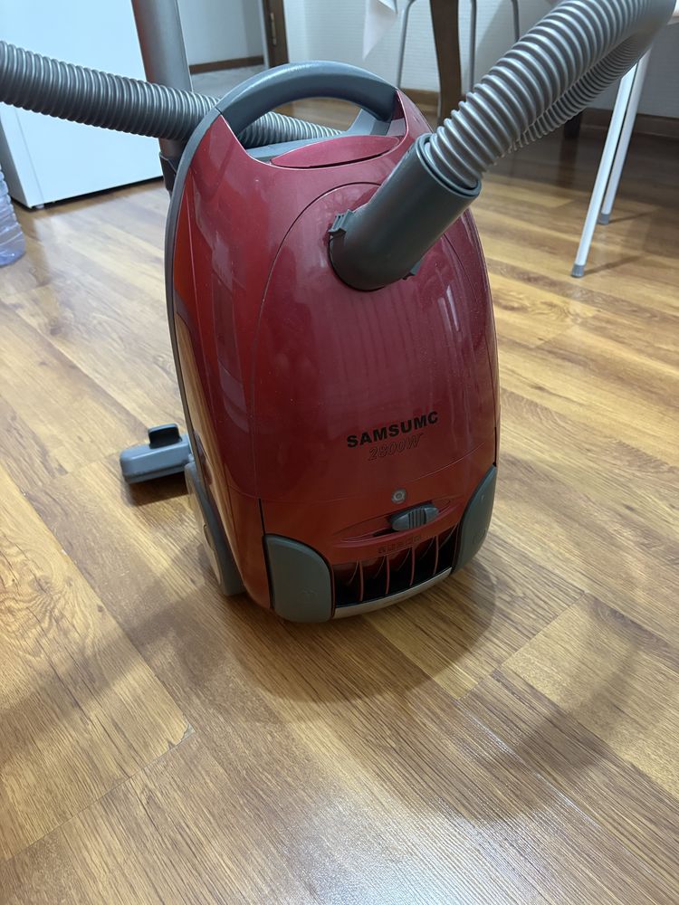 Пылесос 2800 W, б/у