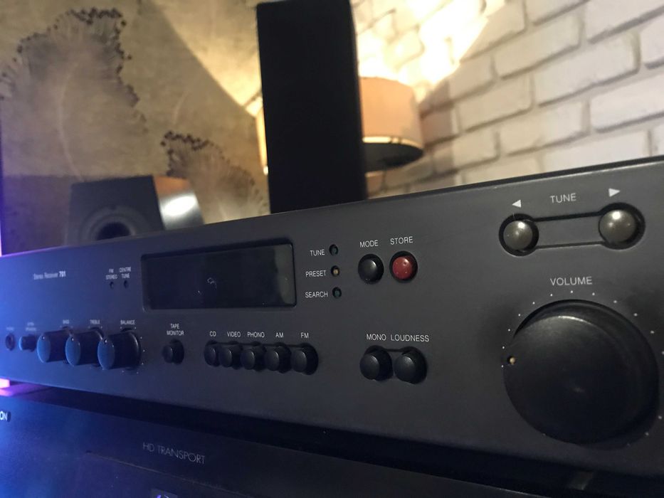 NAD 701 amplituner