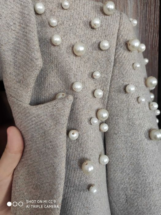 Намален MIJEL нов с етикет плътен блейзър с перли в цвят мока