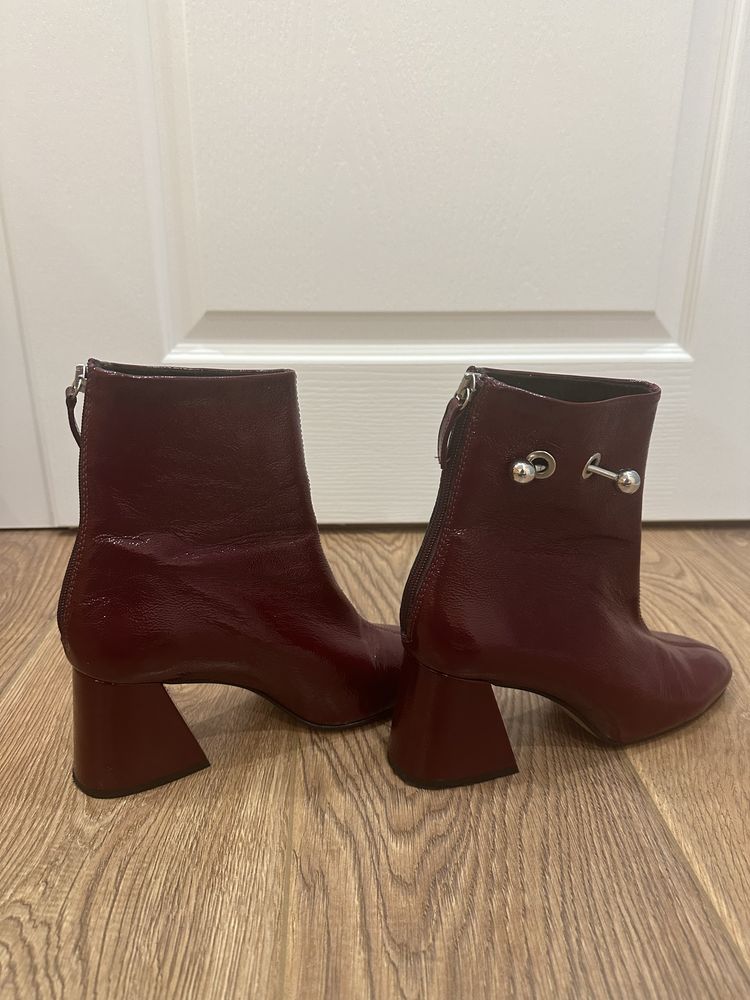 Кожени боти в цвят бургунди Topshop