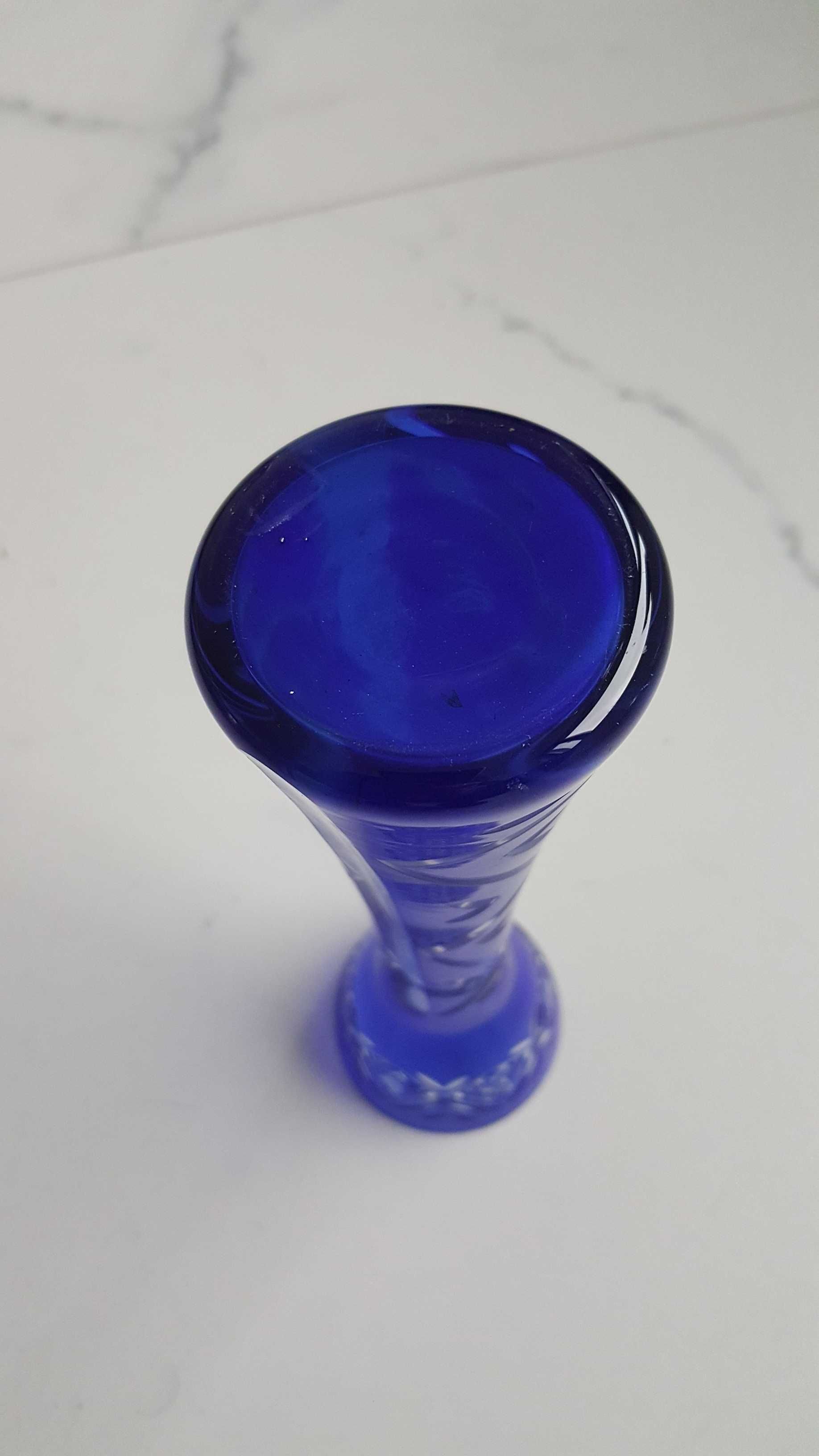 Vaza din sticla albastra