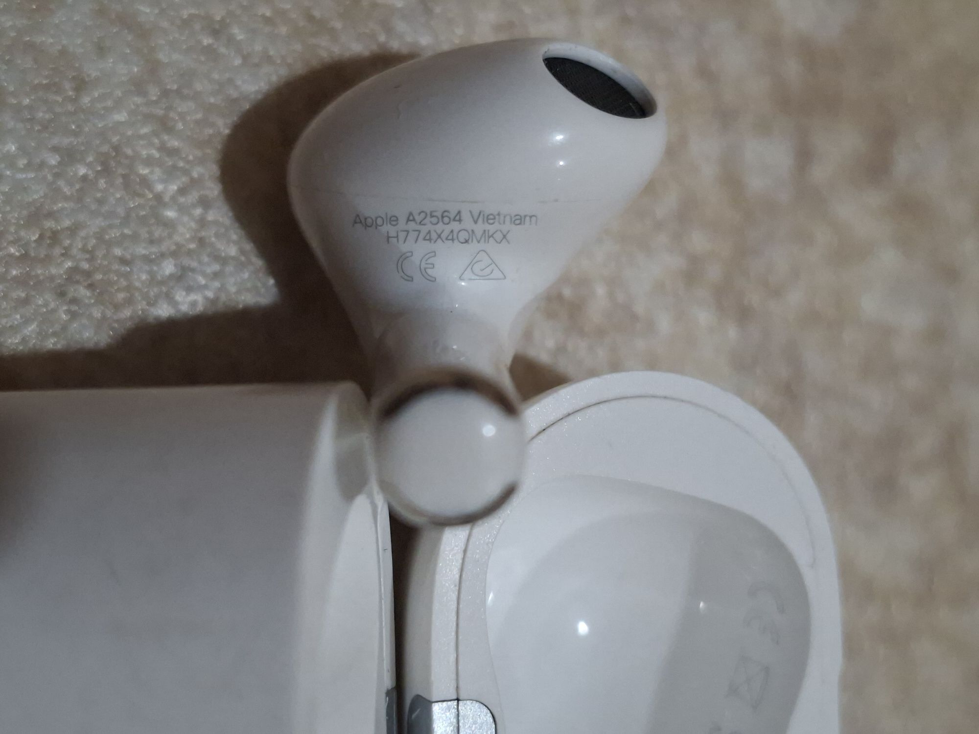 2 оригинальных AirPods 2, 3