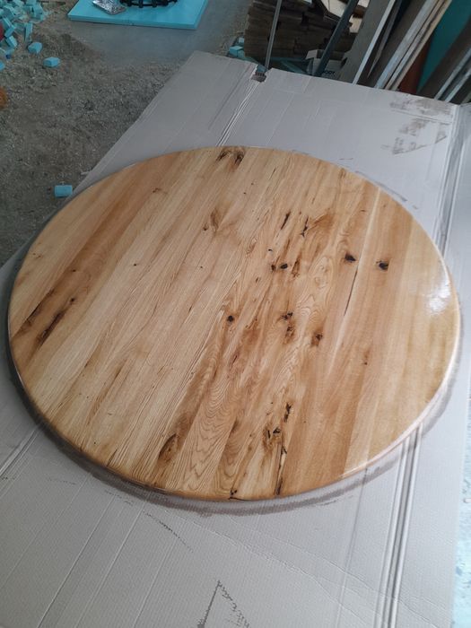 Маси, плотове, рафтове, подноси за сервиране, дъски за рязане