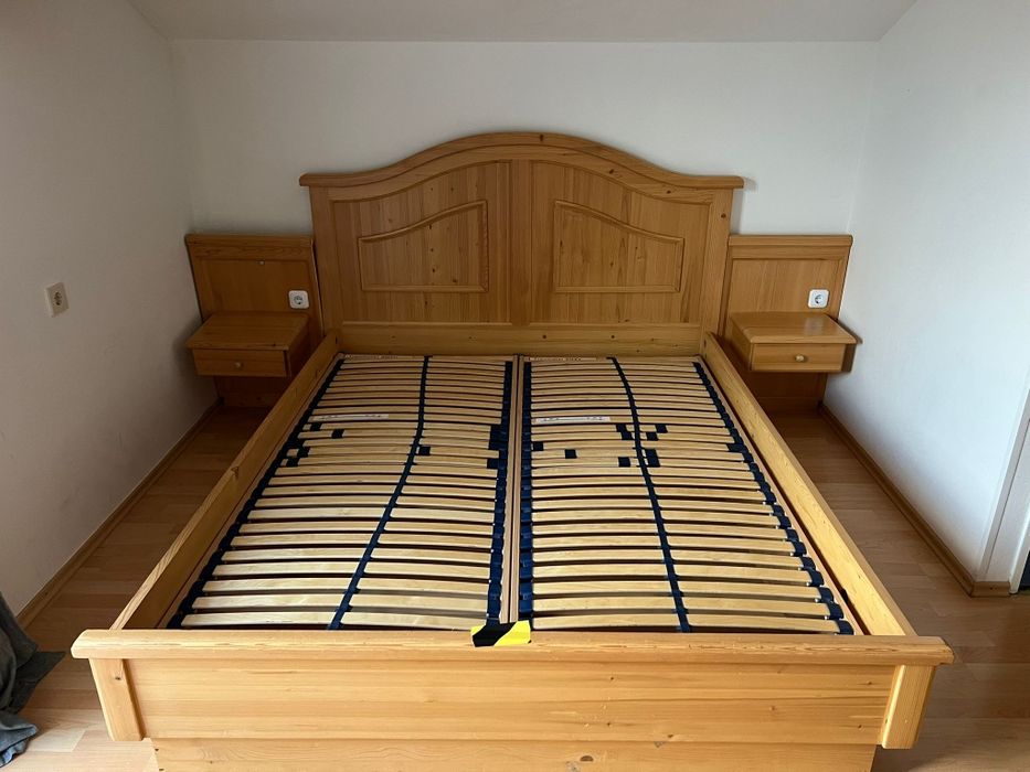 Pat dormitor 1,60m × 2m lemn masiv inclus saltele, somiere și noptiere