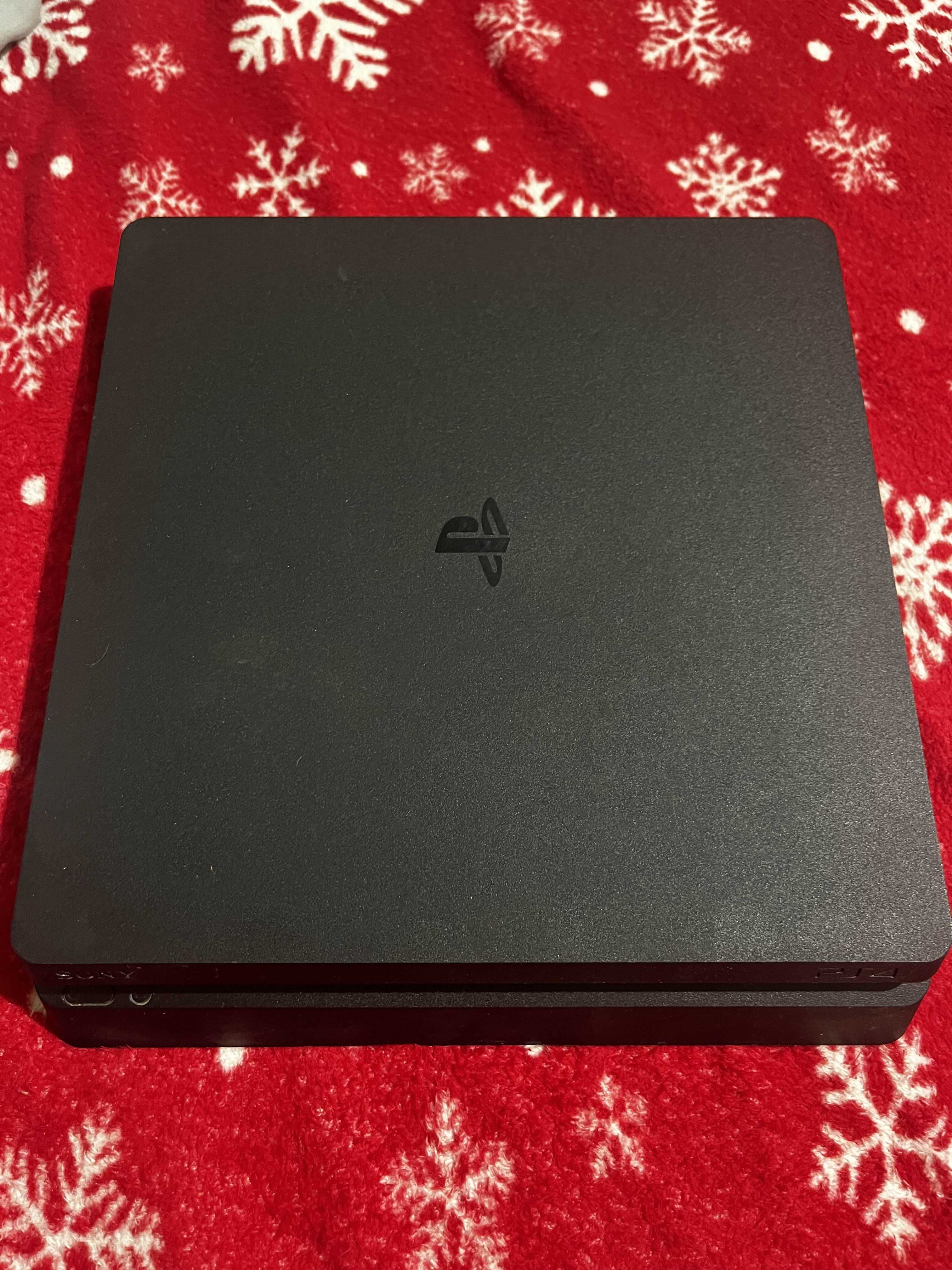 Play station 4 Супер запазен използван половин година!!!