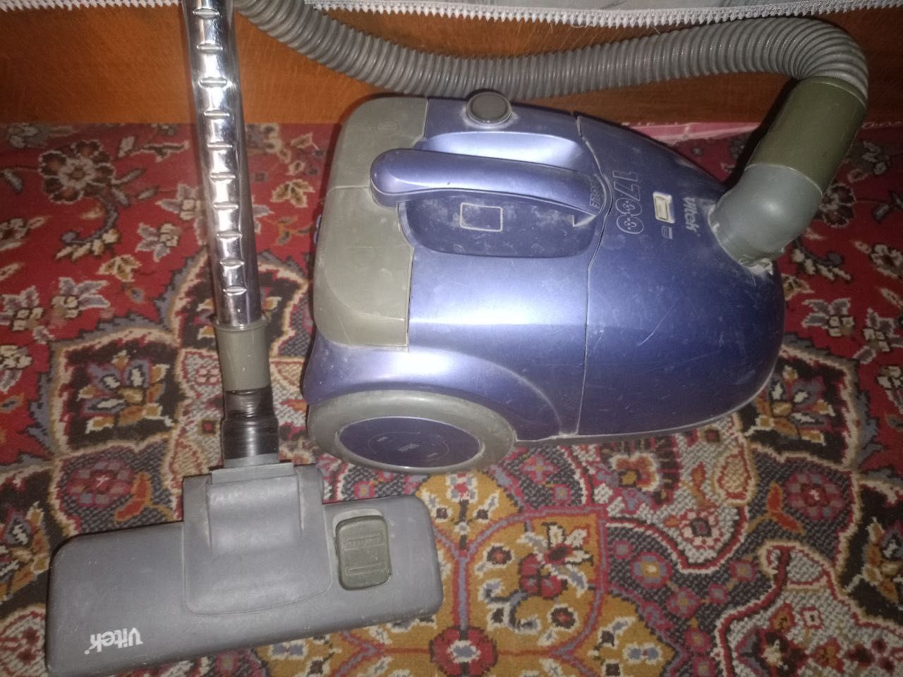 Продам пылесос Vitek