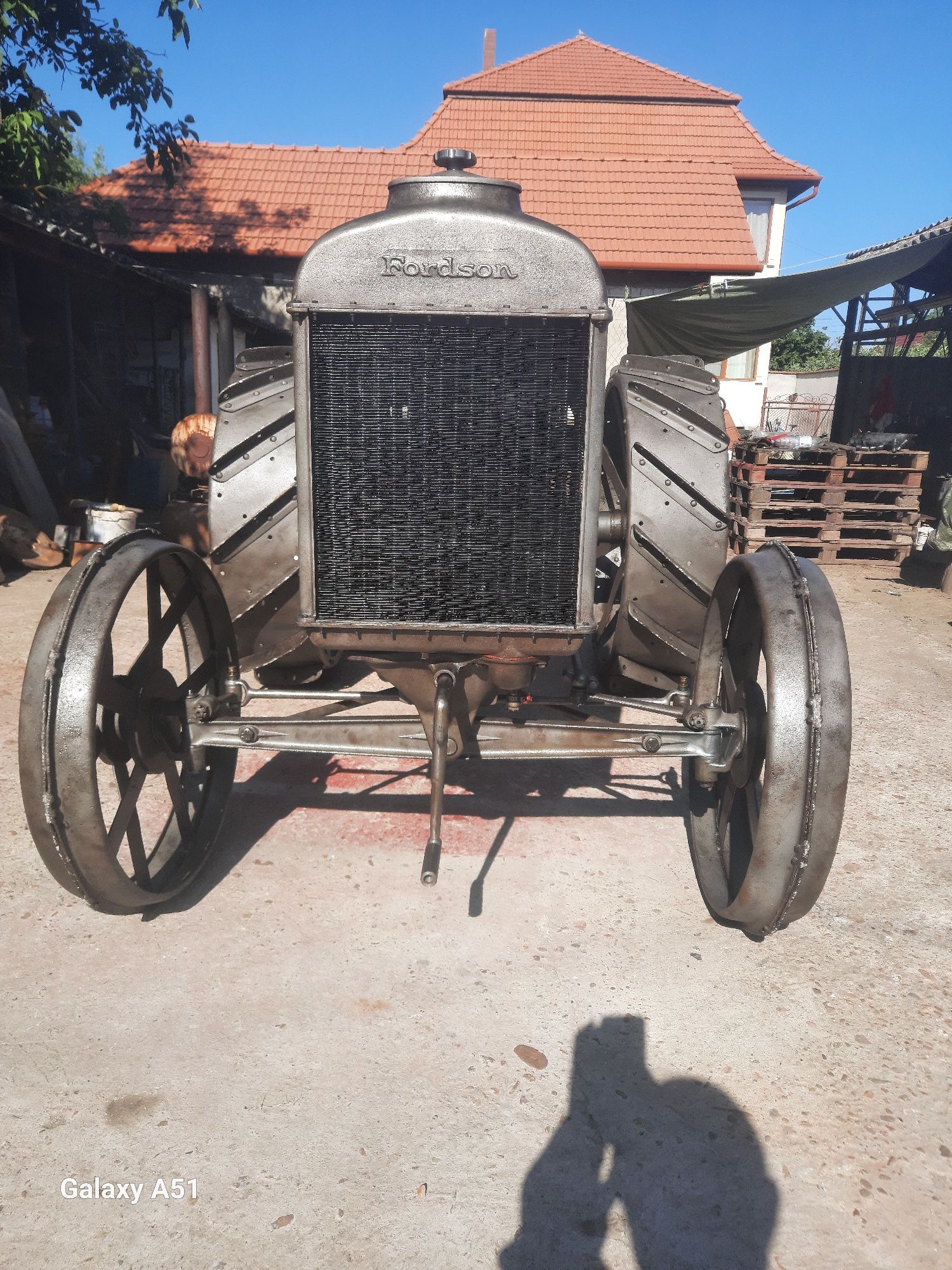 Tractor de epoca Fordson restaurat
