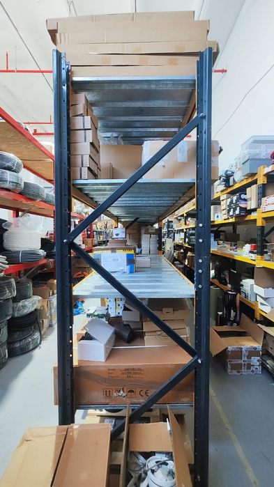 Vând rafturi metalice profesionale super preț