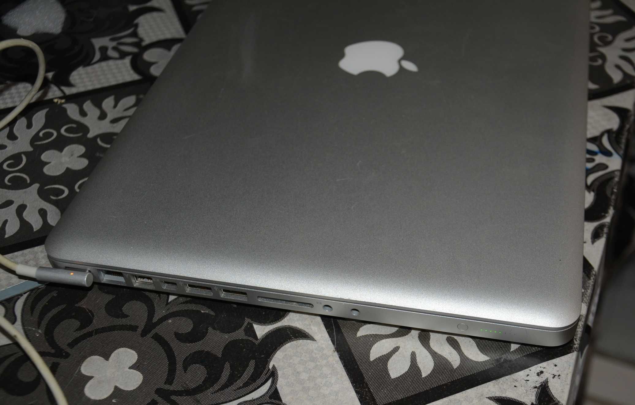 MACBOOK PRO- I7, 8GB- 2010