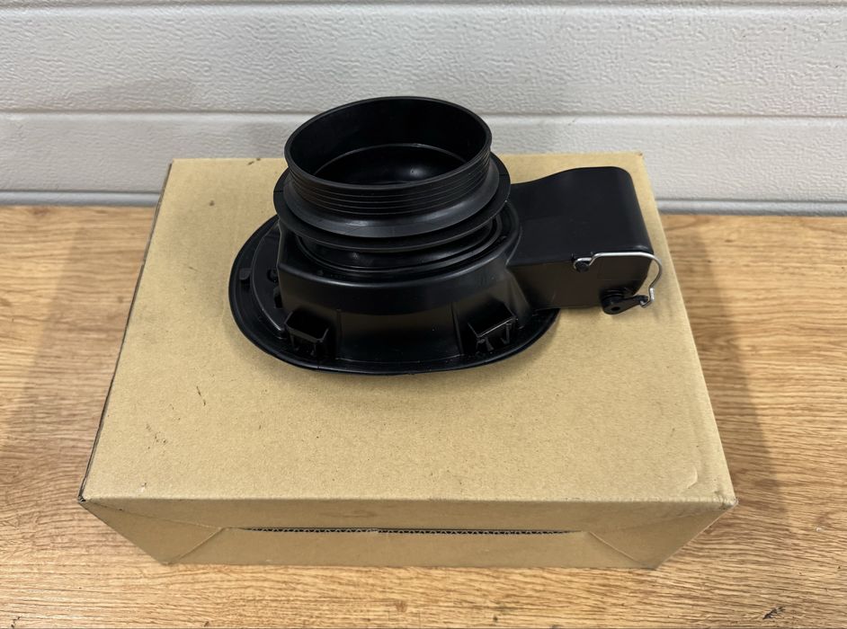 Чисто нов механизъм капачка резервоар бмв 1ва серия Е81/ E82 /Е88 /Е87