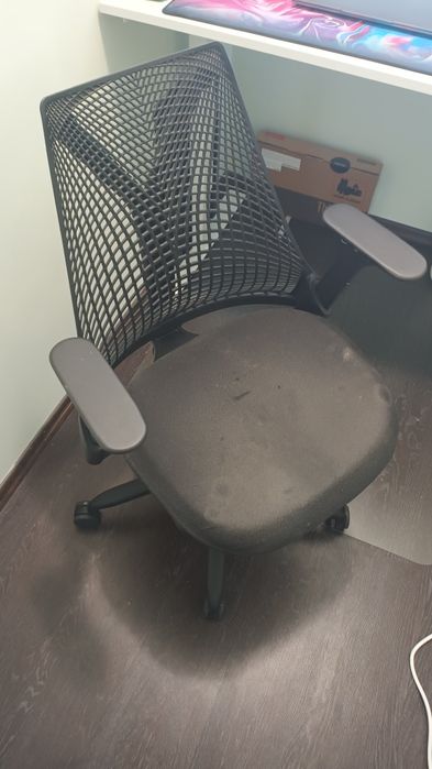 Vând scaun birou Herman Miller Sayl